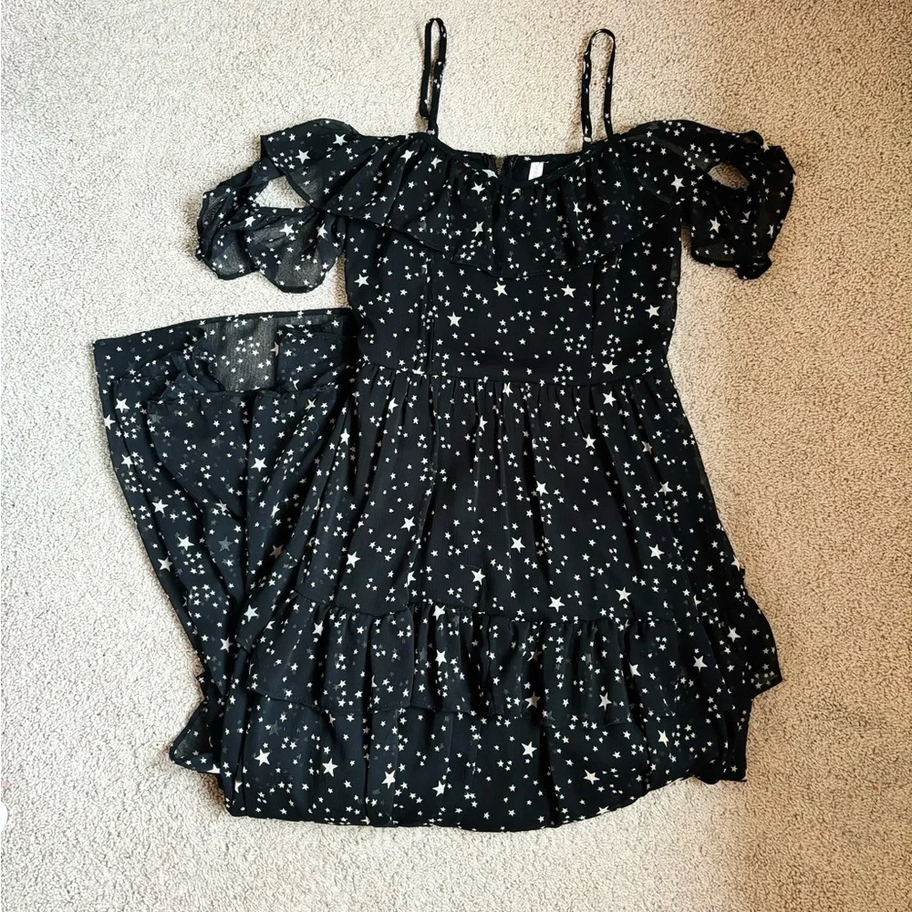 black and white star print off the shoulder tiered ruffle maxi dress - Picture 5 of 15